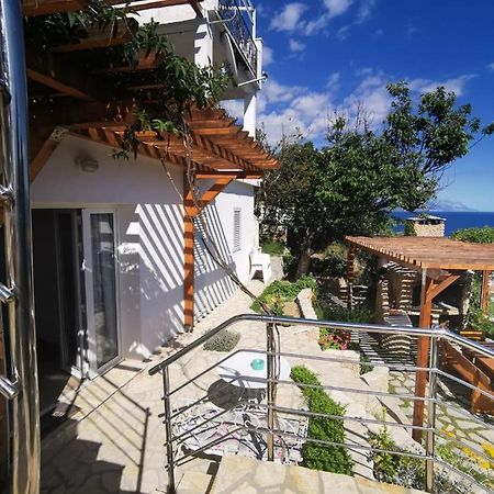 Apartments By The Sea Mimice, Omis - 14230 المظهر الخارجي الصورة