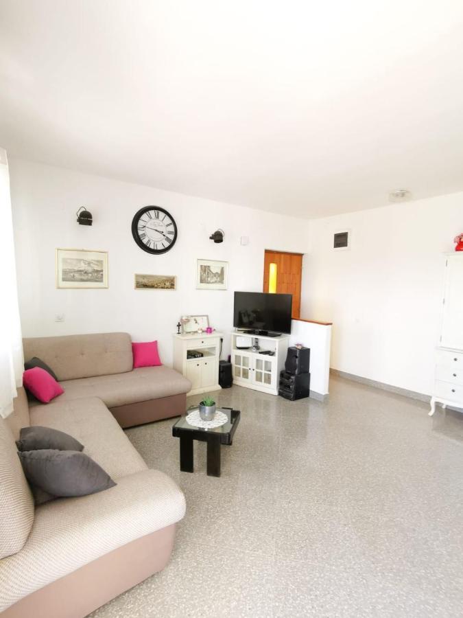 Apartments By The Sea Mimice, Omis - 14230 المظهر الخارجي الصورة