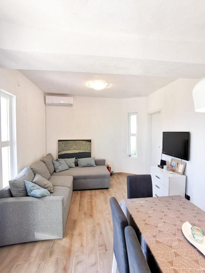 Apartments By The Sea Mimice, Omis - 14230 المظهر الخارجي الصورة